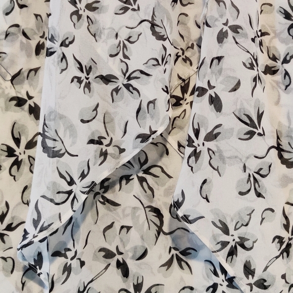 Cabi Sleeveless Blouse w/ Flutter Back - Picture 6 of 12